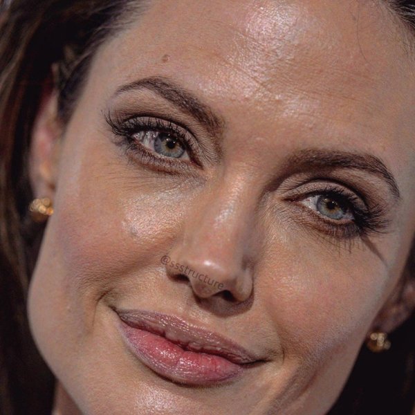 Анджелина Джоли