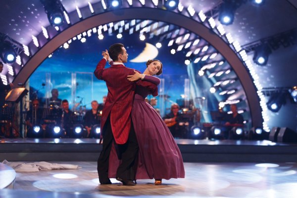 Ольга Бузова и Андрей Карпов танцы со звездами