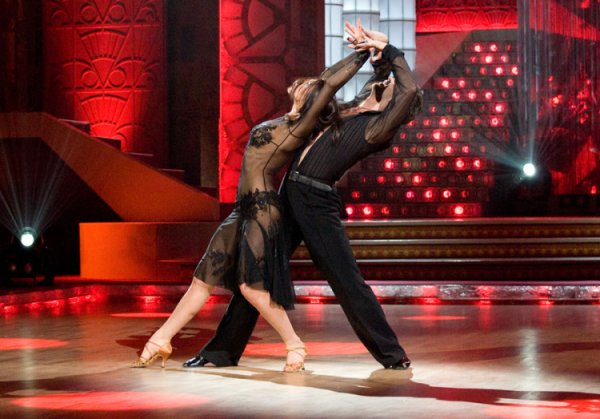 Лазарев танцы со звездами 2021