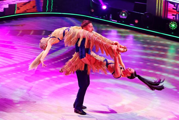 Давид Манукян танцы со звездами выступление