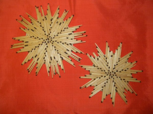 Елочная игрушка из спичек