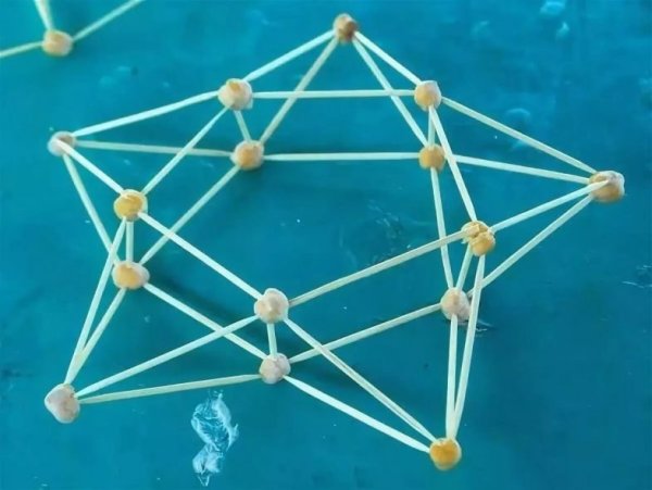 Снежинка из спичек и картона