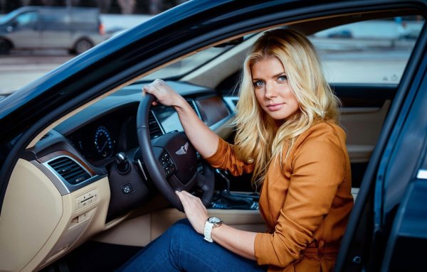 Настя Задорожная за рулем