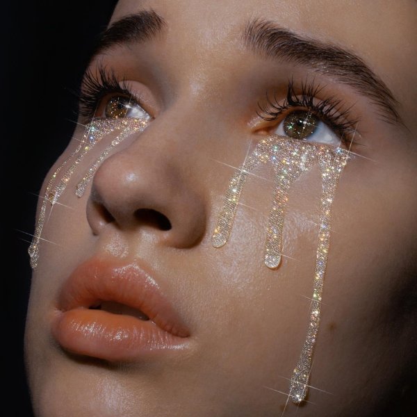 Макияж слезы