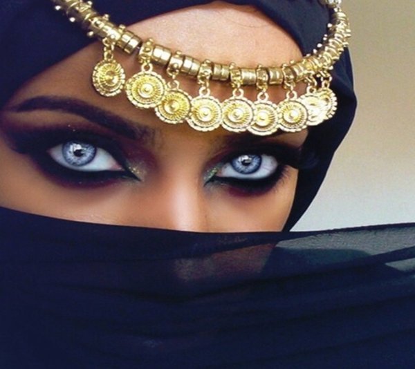 Восточные глаза девушек