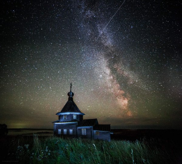 Православный храм ночью