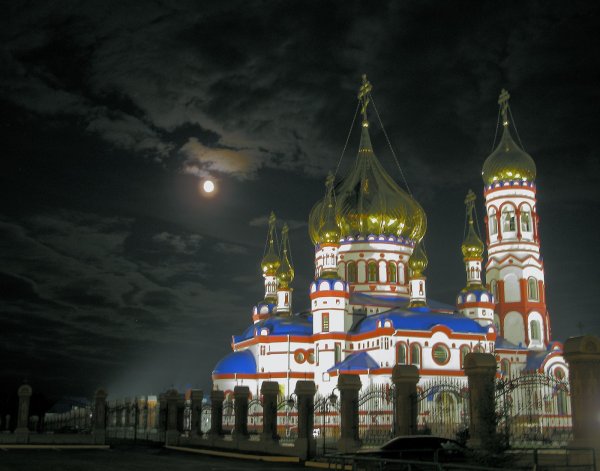 Православный храм ночью