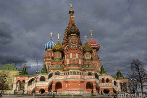 Храм Василия Блаженного и собор Покрова Пресвятой Богородицы