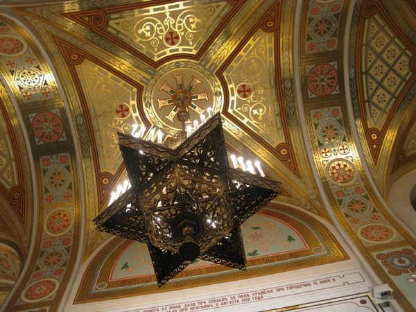 Паникадило в храме Христа Спасителя