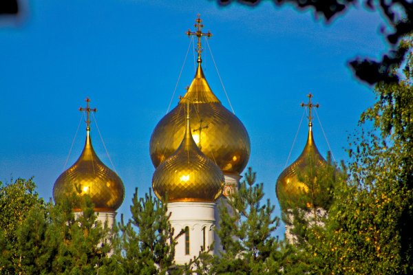 Золотые купола - Успенский собор (Ярославль).