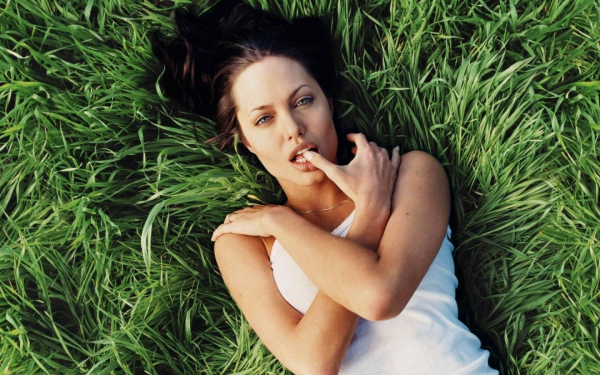 Тейлор Момсен и Мария Бринк