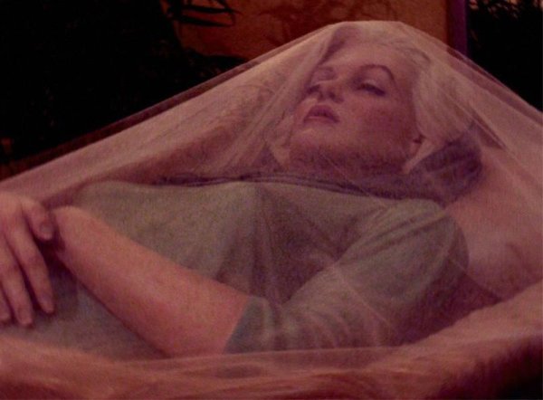 Мёртвая Мерлин Мэрилин Монро