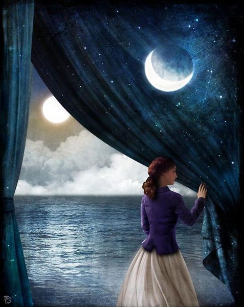 Девушка с планетами на природе