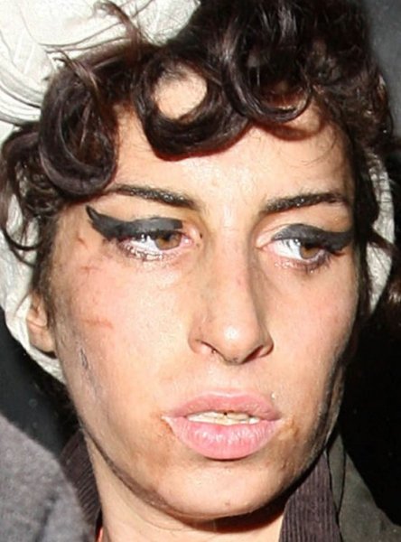 Эмми вайн Хаус без макияжа