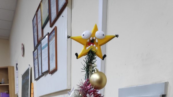 Кричащая звезда на елке