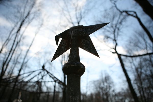 Памятники из железа со звездой