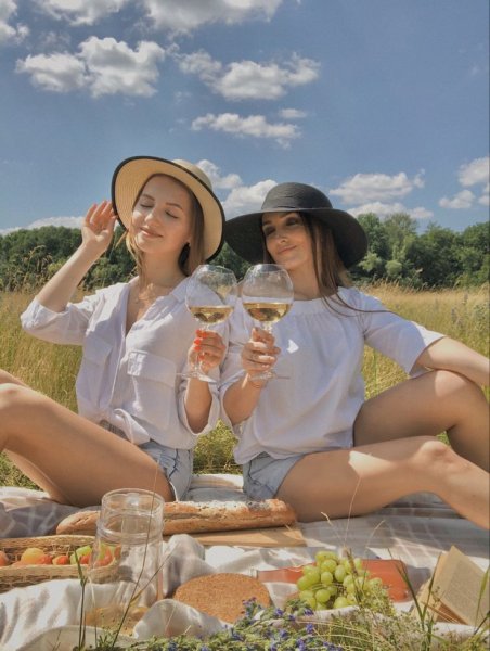 Пикник с подругами на природе