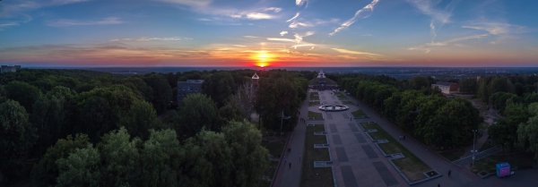 Курган бессмертия Брянск ночью