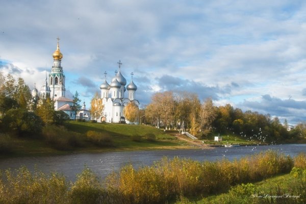 Город Вологда храм на берегу реки
