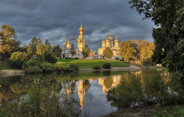 Подмосковье Церковь река лето