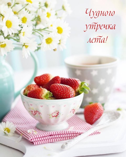 Кувшин с ромашками