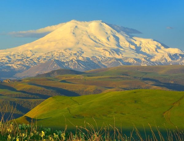 Горные вершины Приэльбрусья