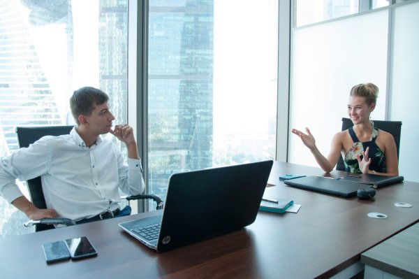 Рабочее место с ноутбуком