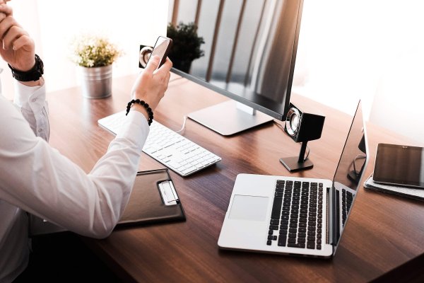 Офис с сотрудниками