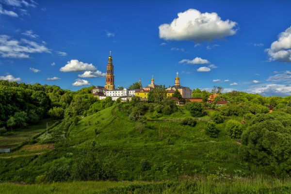 Монастырь лето