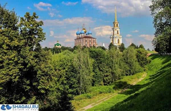 Рязанский Кремль памятник рядом
