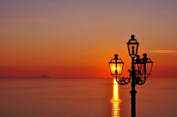 Море вечер фонарики