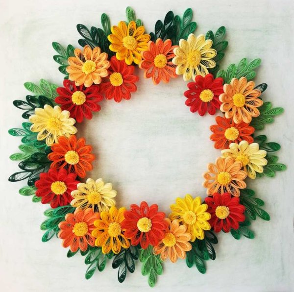 Венок в технике квиллинг