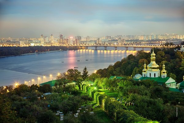 Вид на Днепр с Киево Печерской Лавры