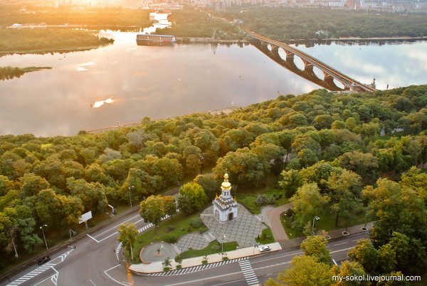 Парк в Киеве на Днепре
