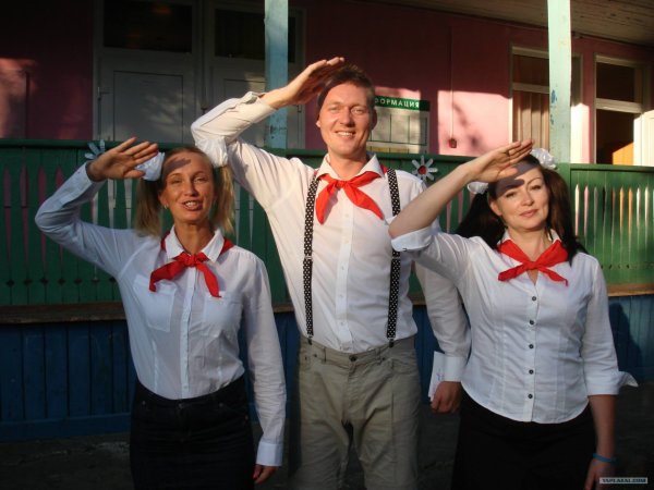 Лето в Пионерском галстуке, арты с др