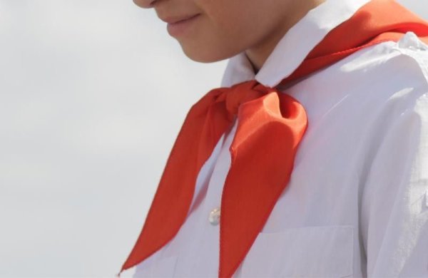 Юра Конев лето в Пионерском галстуке