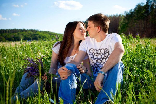 Влюбленные на природе