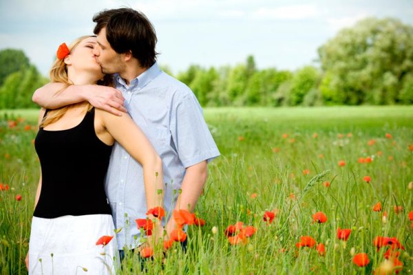 Поцелуй на природе