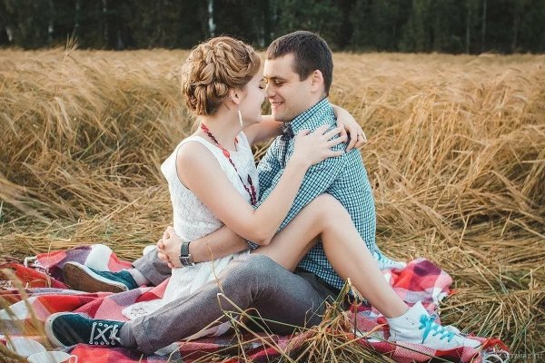 Влюбленные у реки