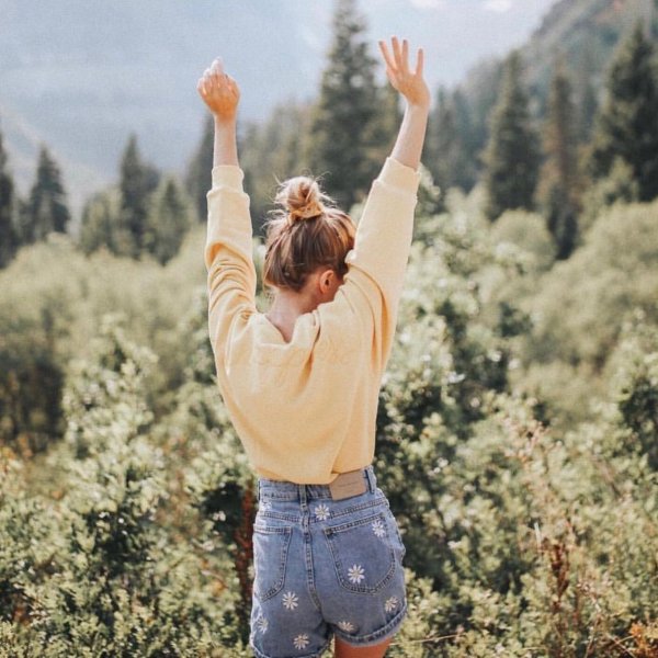 Летов пастелтных тонах