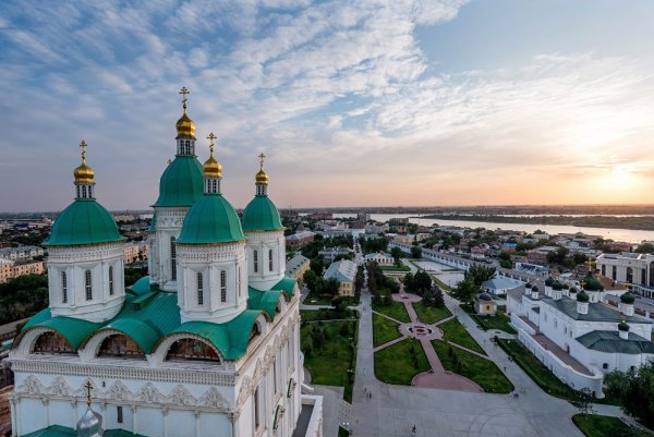 Город Астрахань Лебединое озеро