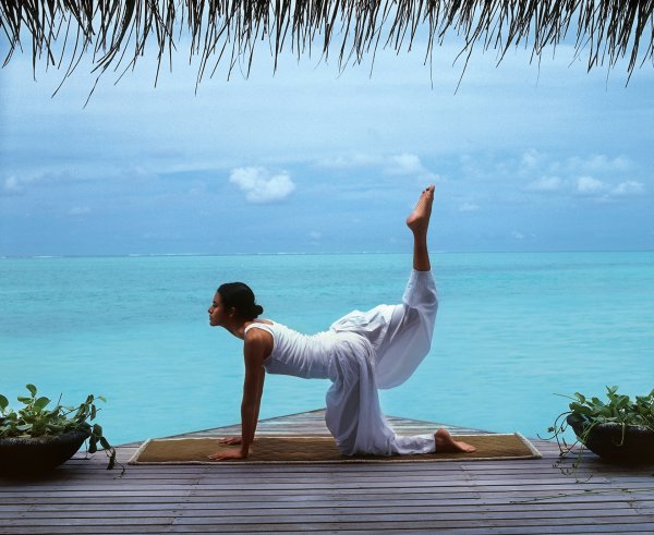Йога на берегу моря