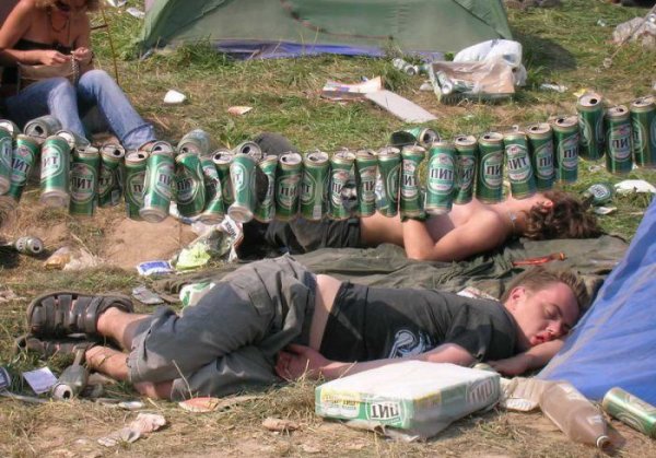 Пьяный пикник на природе