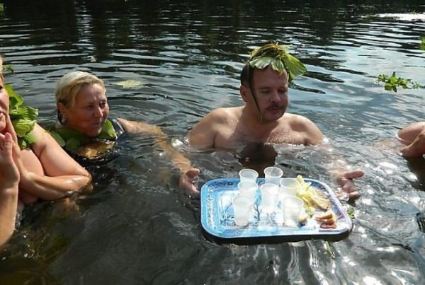 Девушка бухает