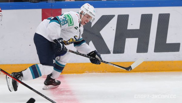 Коньки и клюшка