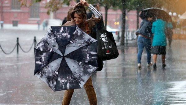 Сильный ветер в Москве