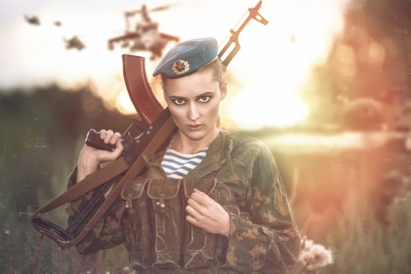 Девушка солдат