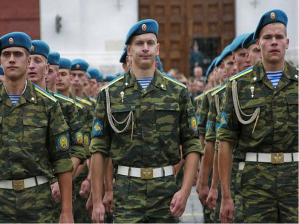 Солдат с автоматом