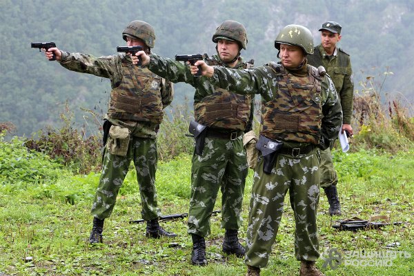 Накаченные военные
