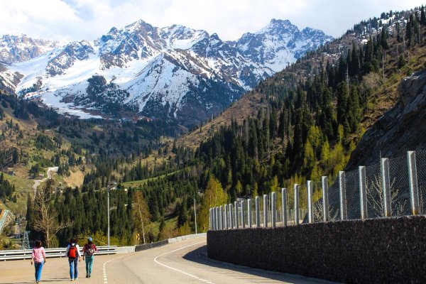 Горы Медео в Алматы летом
